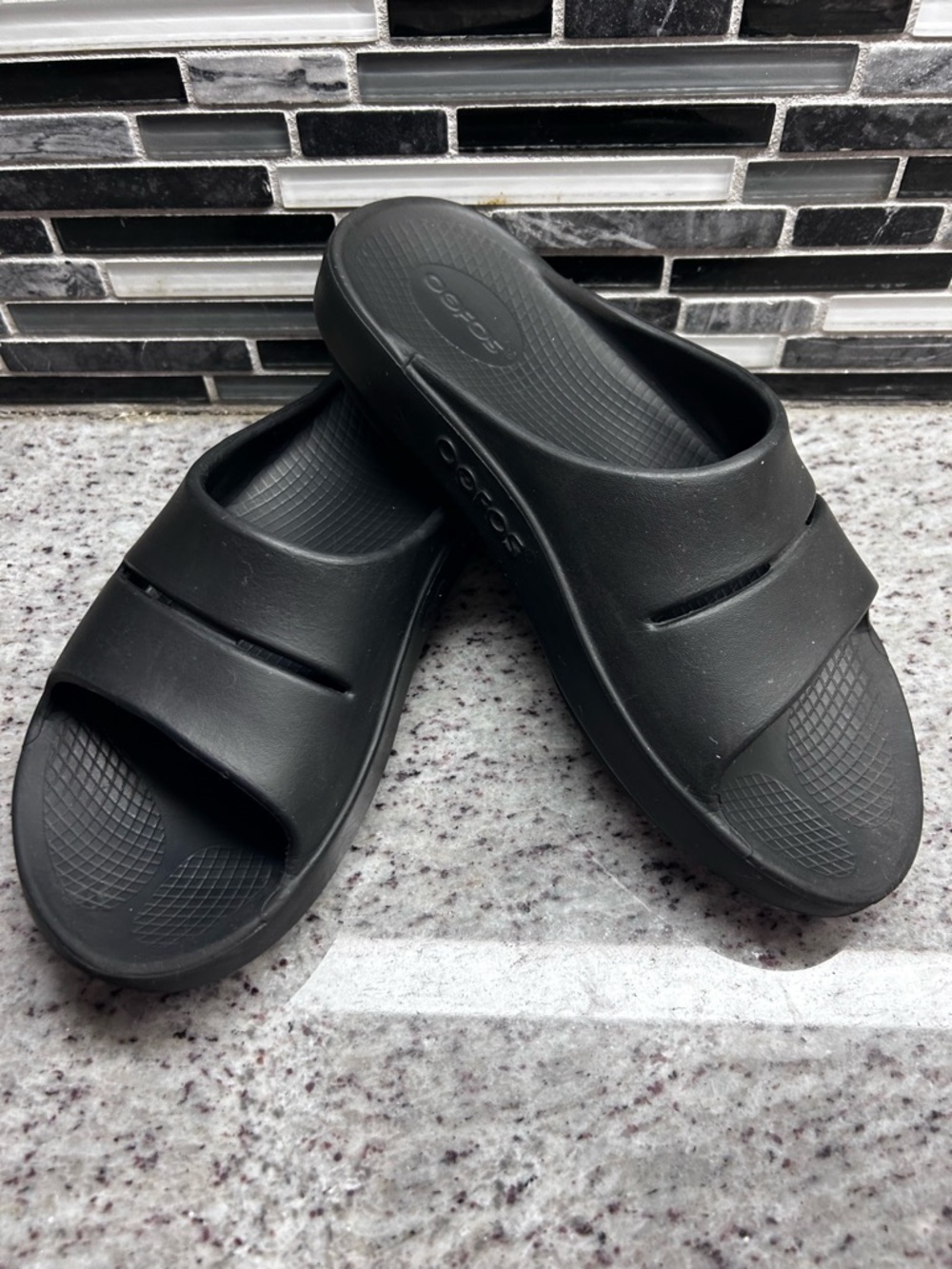 Mens OOFOS Black Slide Sandals size 6